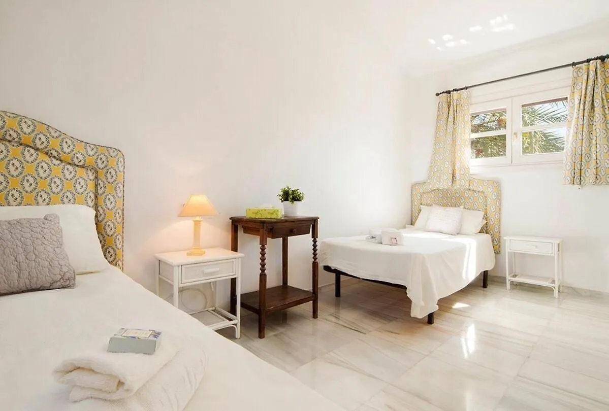 Traditional Town House With Large Pool Estepona